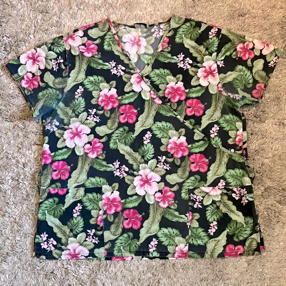 Absolute Woman’s Floral Scrub Top